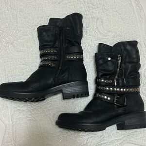 Carlos Santana Zip Boots with metallic embelishments